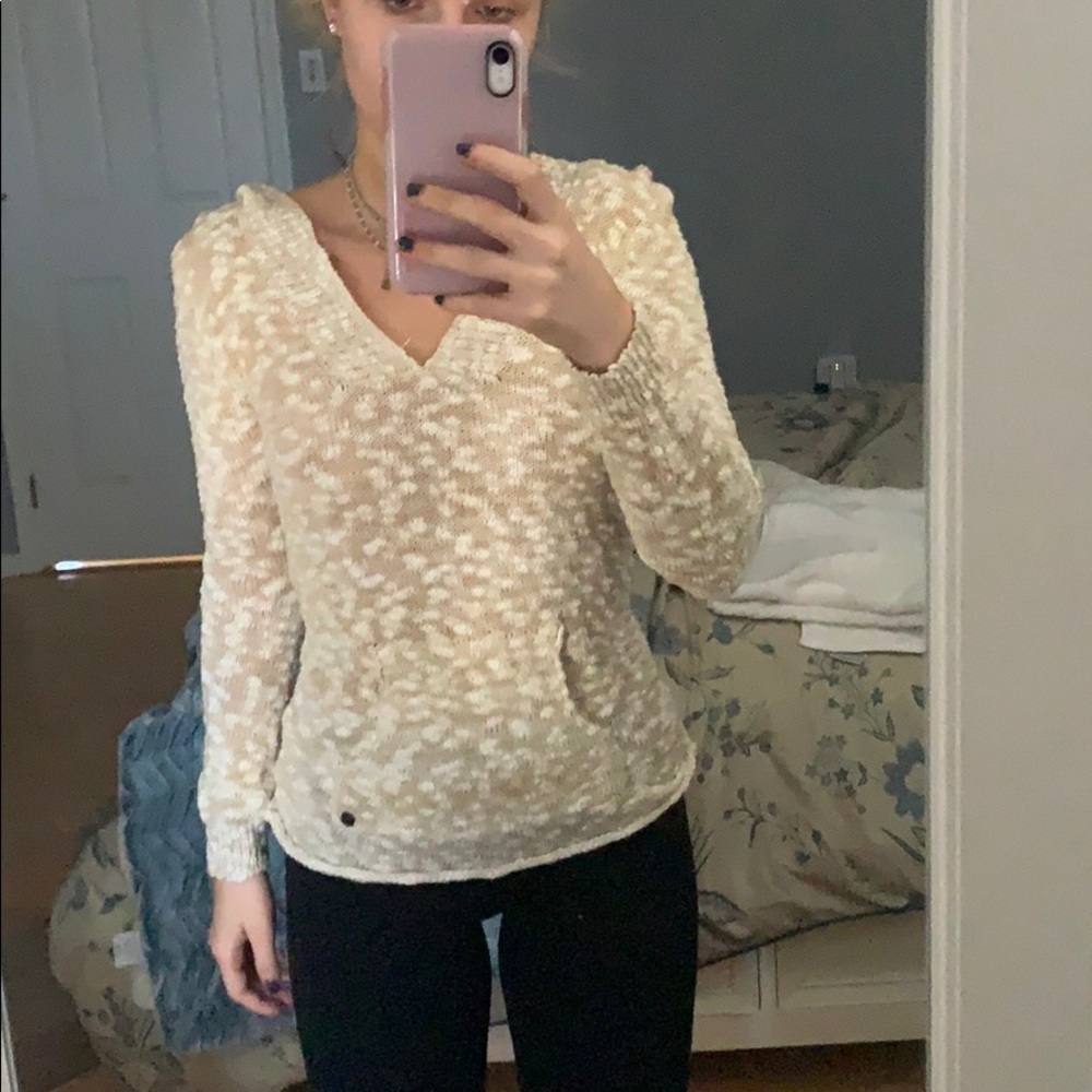 beige and white roxy beach sweater